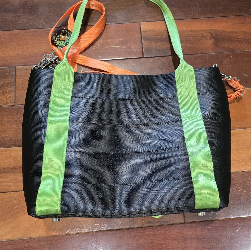 NWOTs Harveys Disney Parks 2024 Halloween Party Exclusive Hocus Pocus Tote Bag - Picture 3 of 4